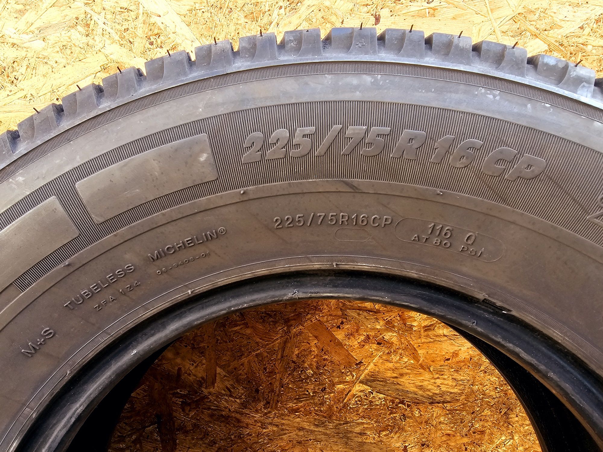 Idealne!!  8mm. 225/75 r16C Michelin Agilis Camping. 0415
