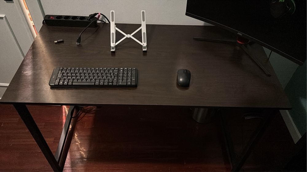 Kit Escritorio - Cadeira, Mesa e Monitor