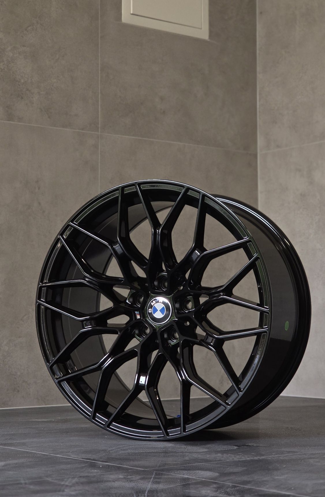 Felgi R19 do BMW 5x112 G30 G20 G21 G31 G26 G22 i inne