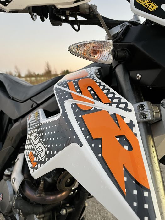 UM DSR 125 supermoto