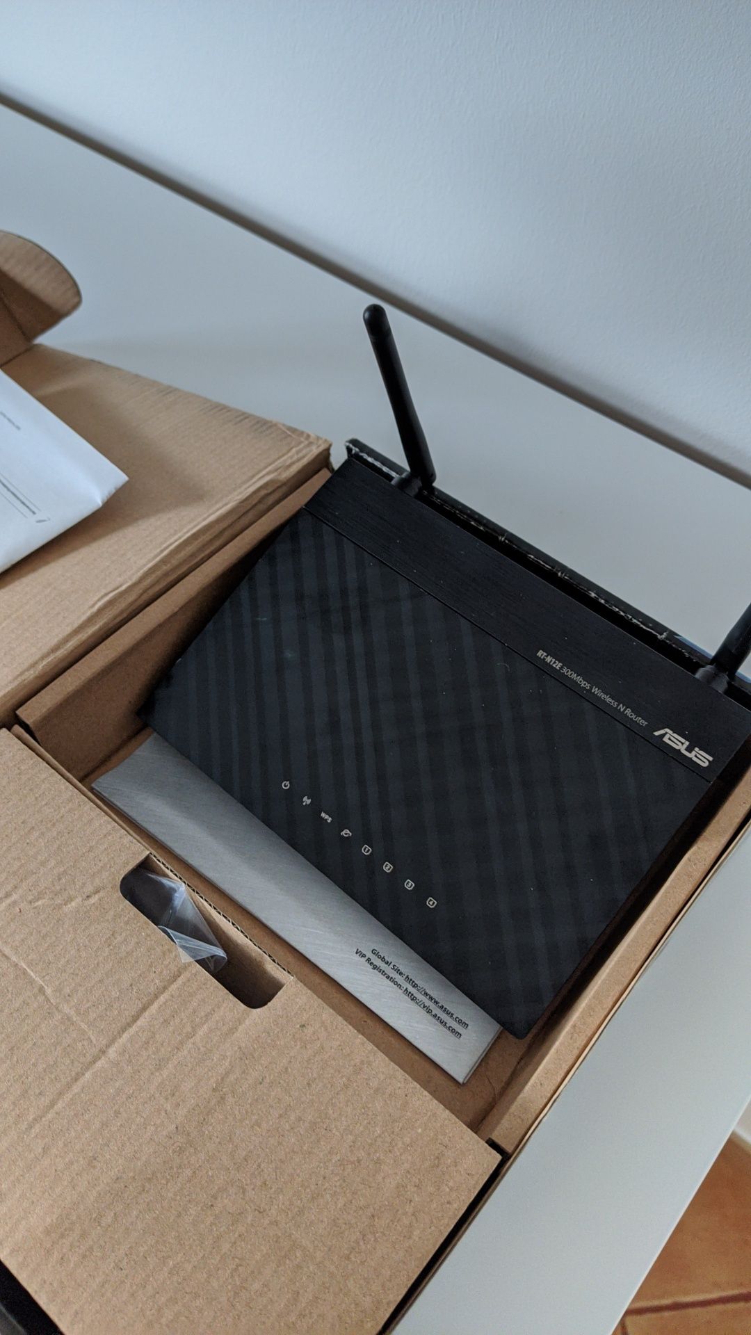 Router ASUS - Modelo RT-N12E (Usado)