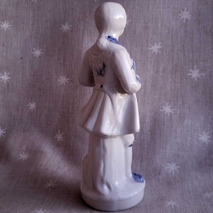 Кавалер Германия, фарфор