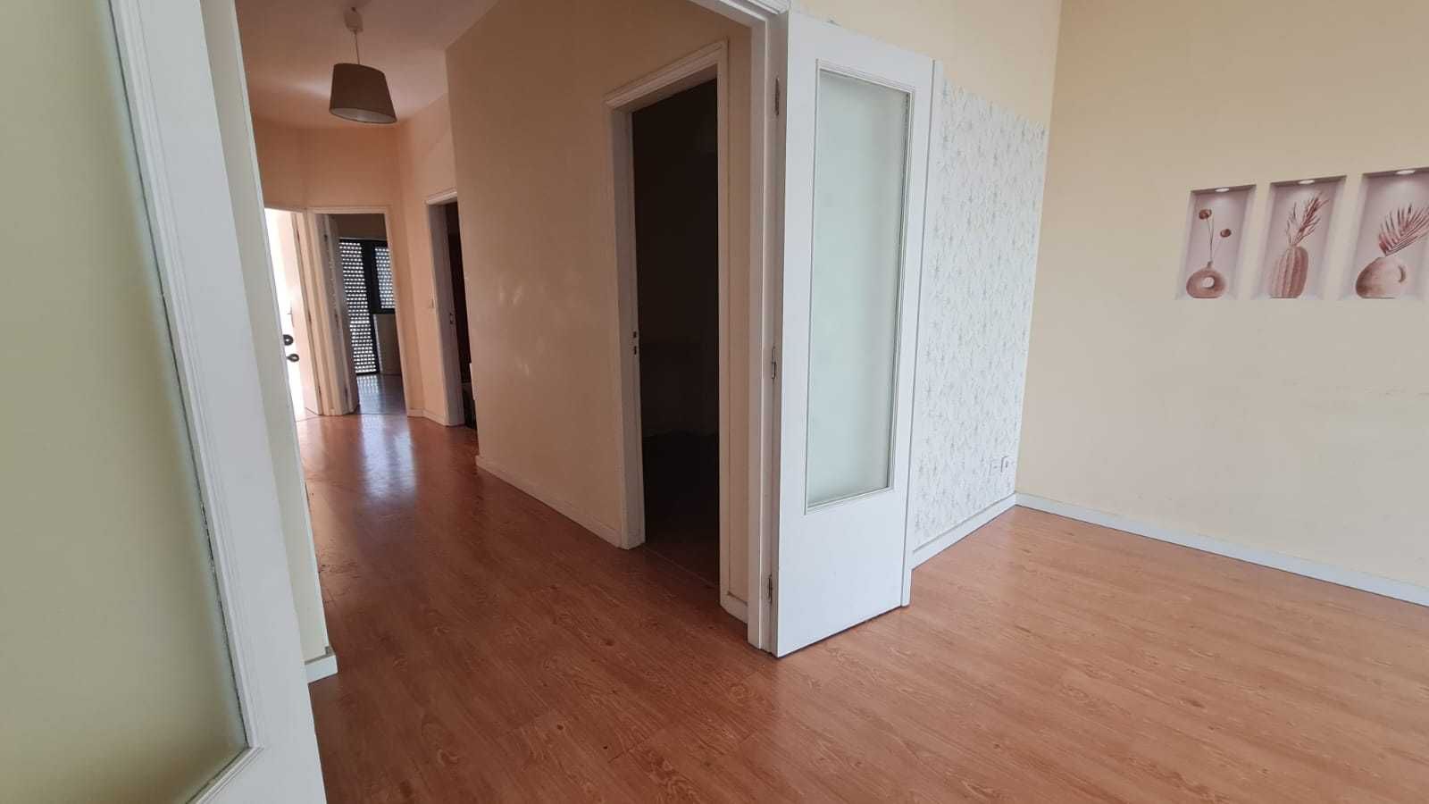 Arrendamento T2+1, com varanda, marquise, 2 quartos de banho, Paranhos