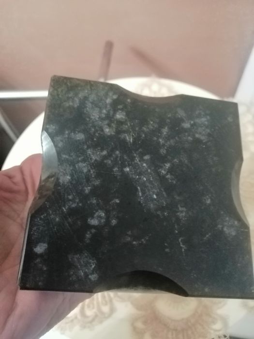 Небольшая шкатулка из натурального камня