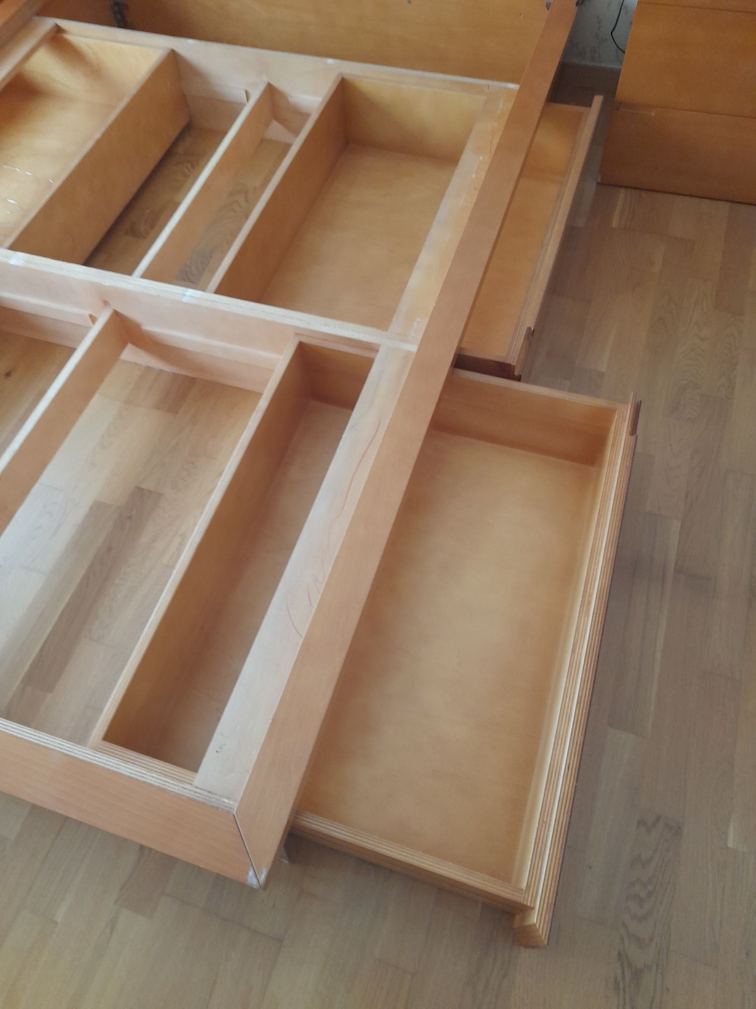 Cama com 220 cm de comprimento com colchão