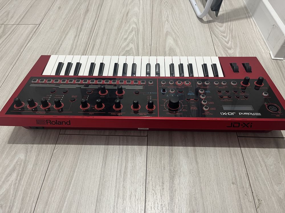 Roland JD-XI syntezator