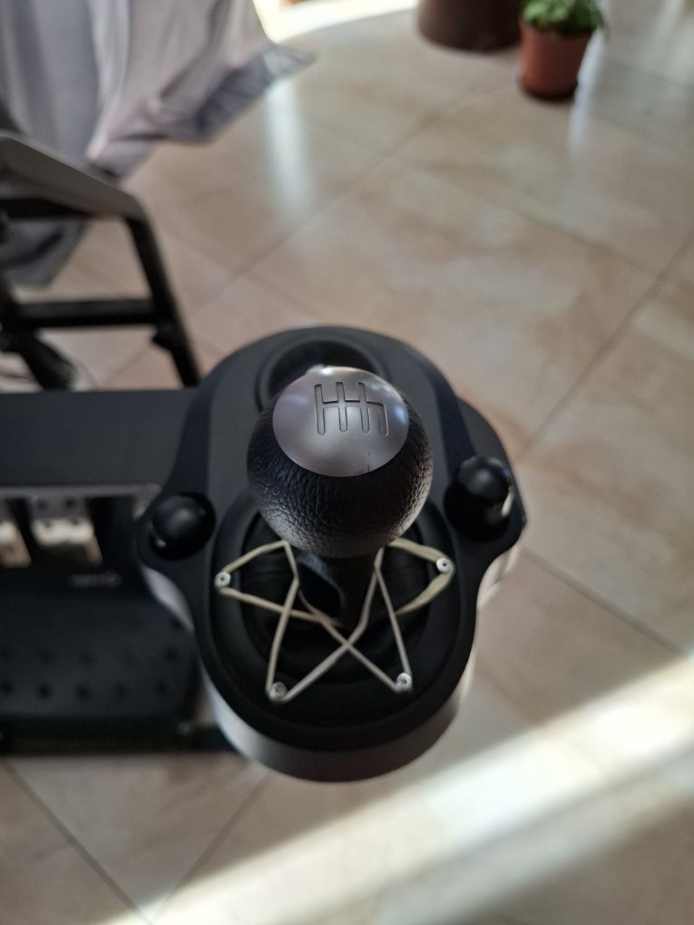 Sprzedam kierownice logitech g29.