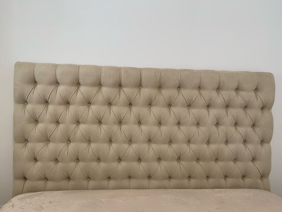 Cama estofada de muito boa qualidade