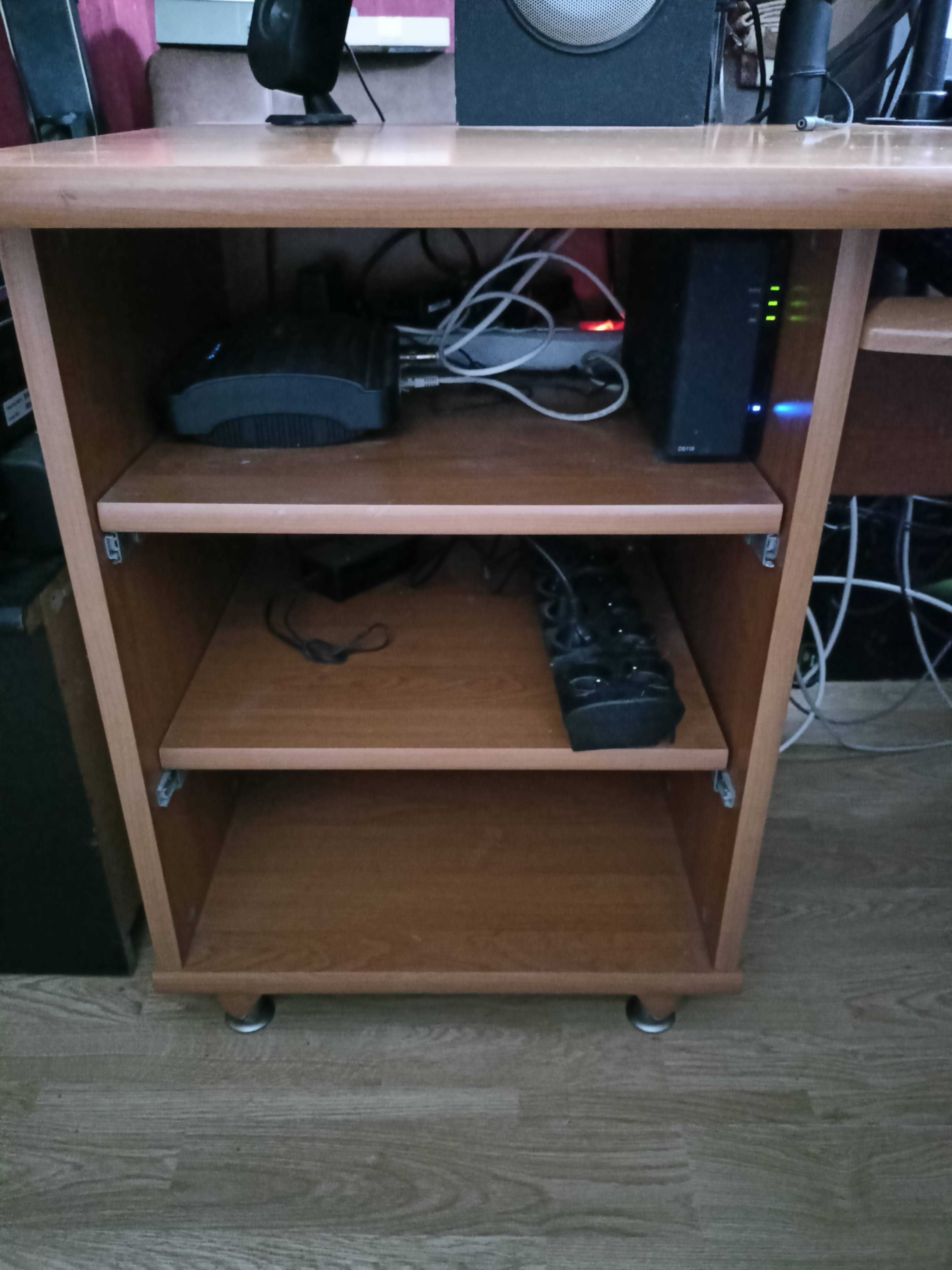 Biurko komputerowe w bardzo dobrym stanie 137x67x76