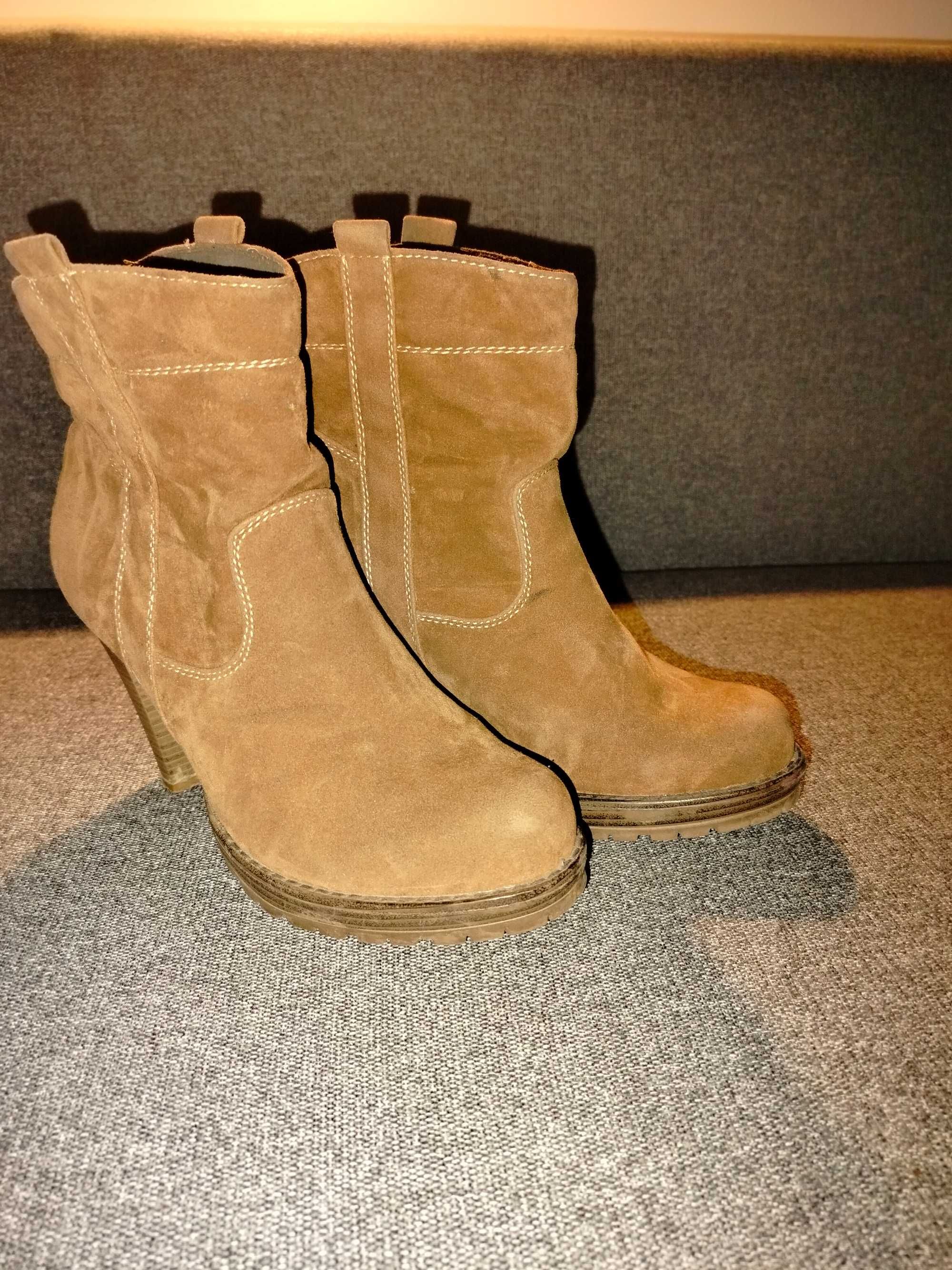 Kowbojki ,buty damskie na platformie 40 Vesuwio zamszowe brązowe.