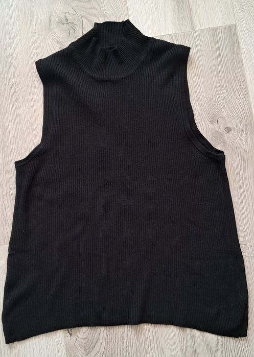 Półgolfik bluzeczka bez rękawów prążkowana