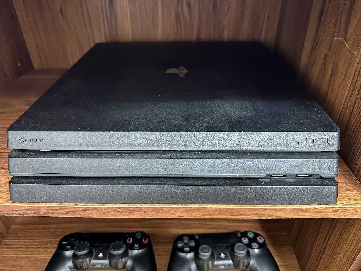 Playstation 4 Pro 1TB Desbloqueável! LER DESCRIÇÃO + comandos e cabos