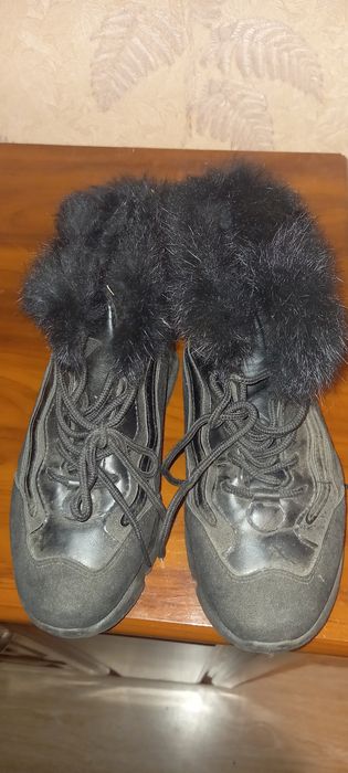 Продам стильные женские ботинки