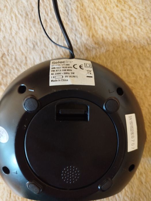 Radio - budzik na baterie lub ładowane z sieci