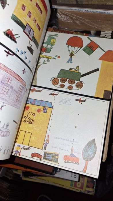 O 25 Abril visto pelas crianças desenhos revolução cravos