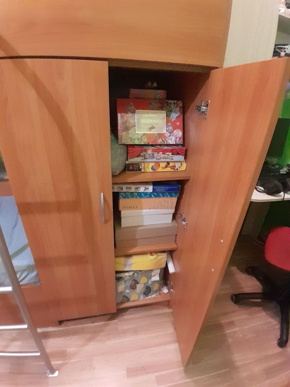 Продам двухярусную кровать.