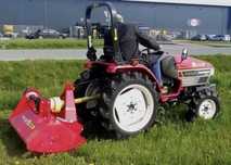 Koszenie trawy Traktor kosiarka bijakowa