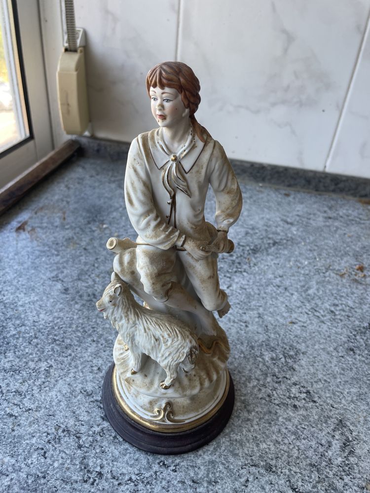 Conjunto de bonecos de porcelana