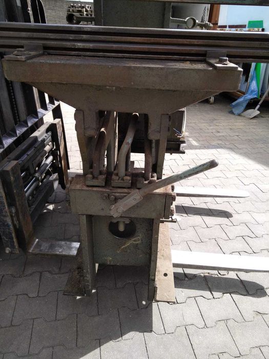 Prasa hydrauliczna wysięgowa krawędziowa