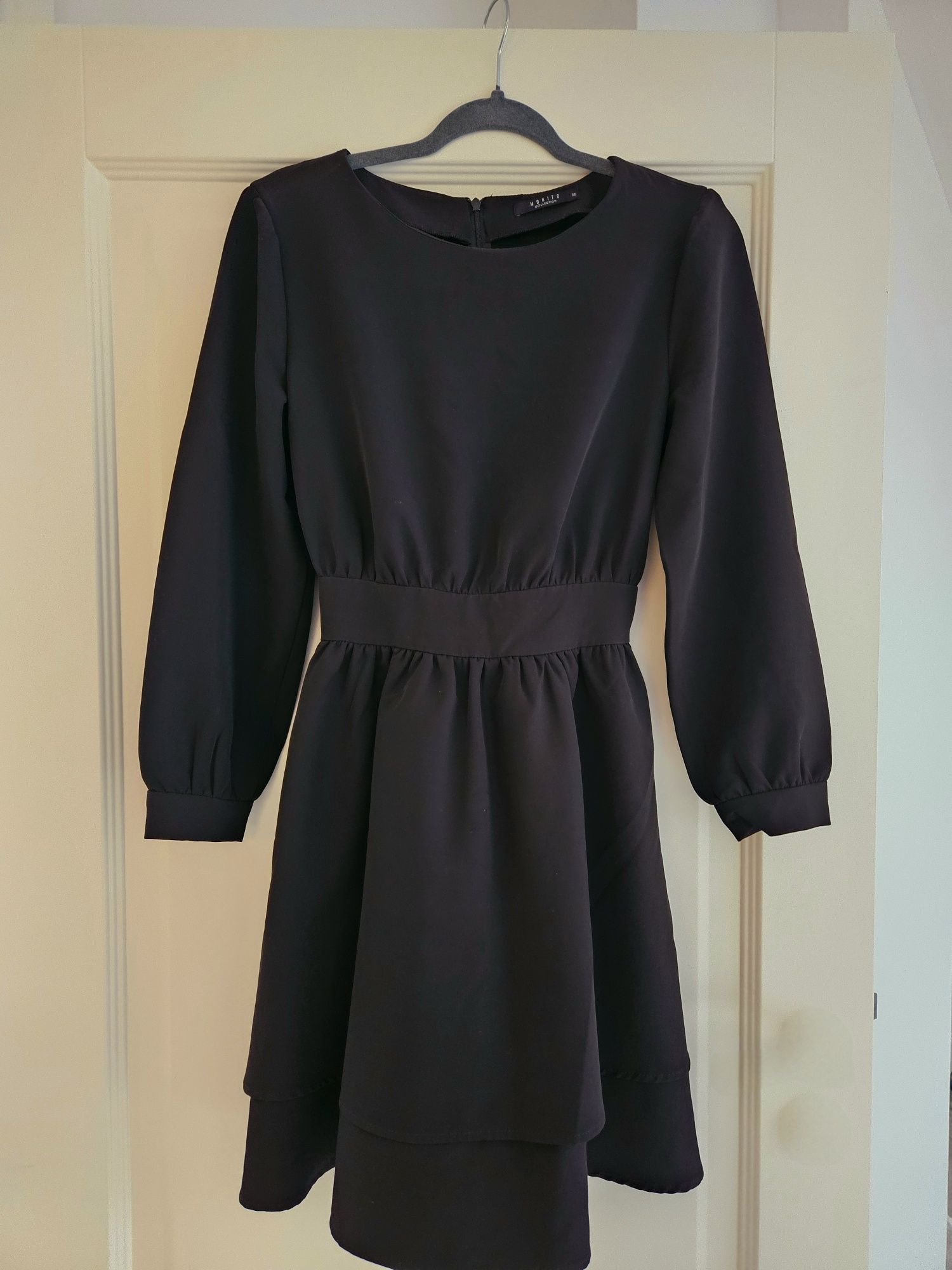 Czarna sukienka Mohito rozmiar M.