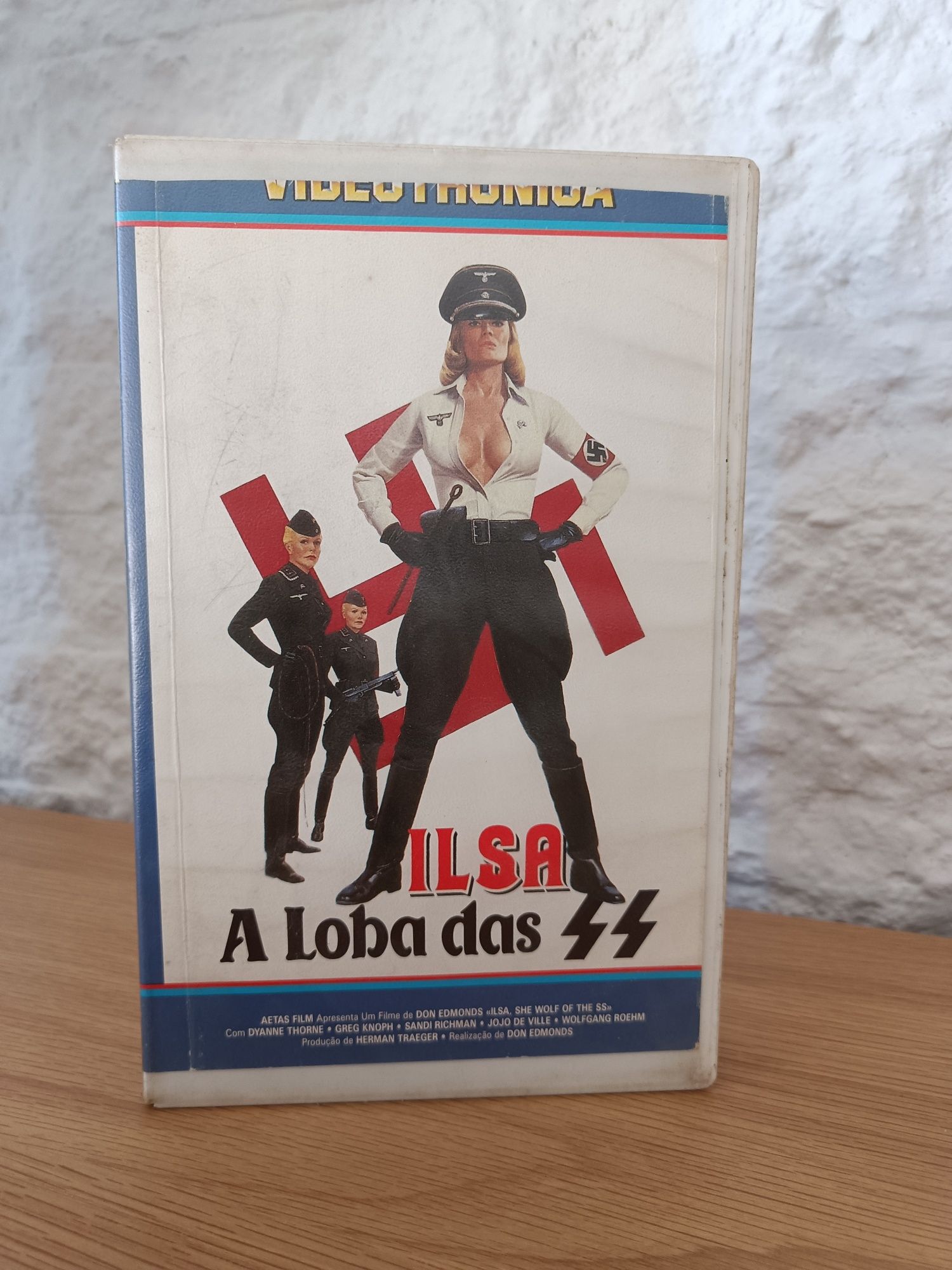 Filme VHS ILSA a Loba das SS (ILSA She Wolf Of The SS)