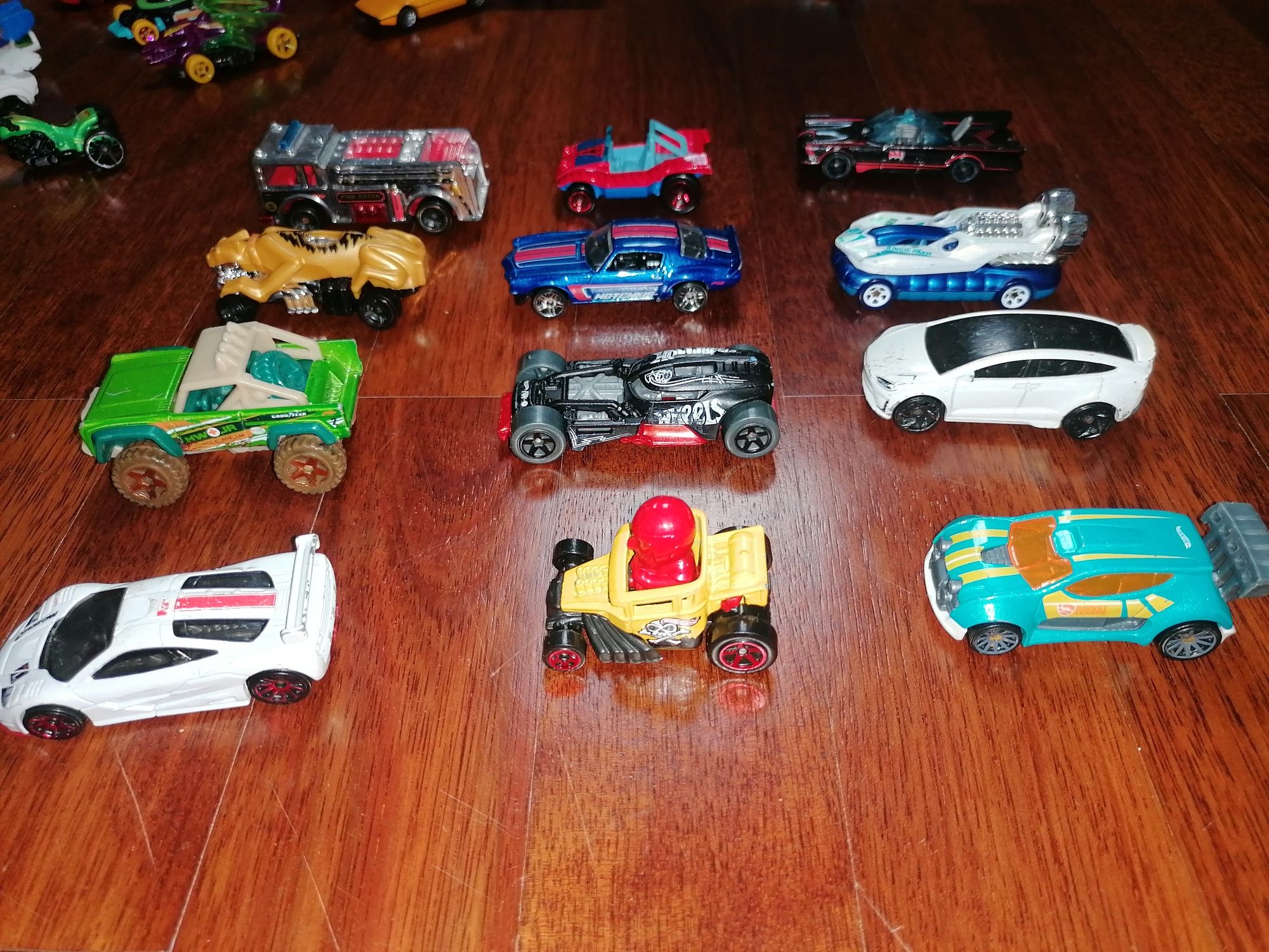 102 Carros Hotwheels