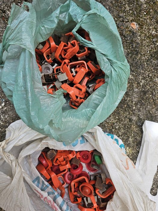 Rolhas de plástico e cortiça