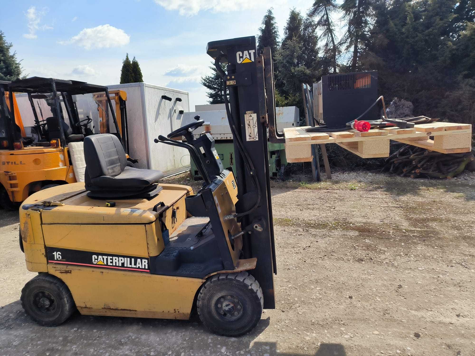 Wózek widłowy paletowy Caterpillar Cat  model EP16K z roku 2003.