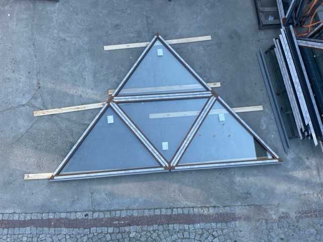 Okno pcv trójkąt złoty dąb obustronny 2240x1500 fix