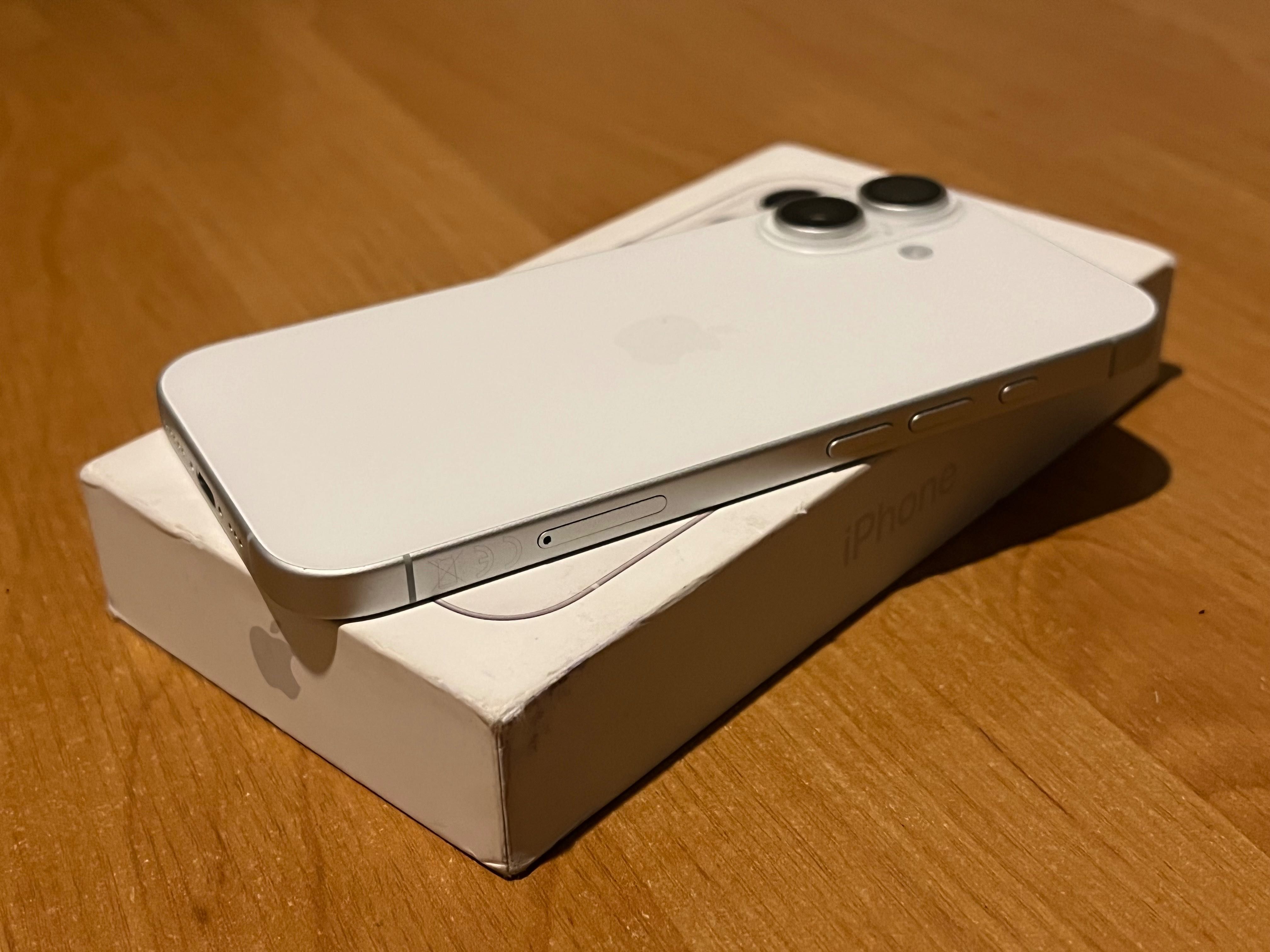 iPhone 16/ 128GB/ Jak Nowy/ Gwarancja