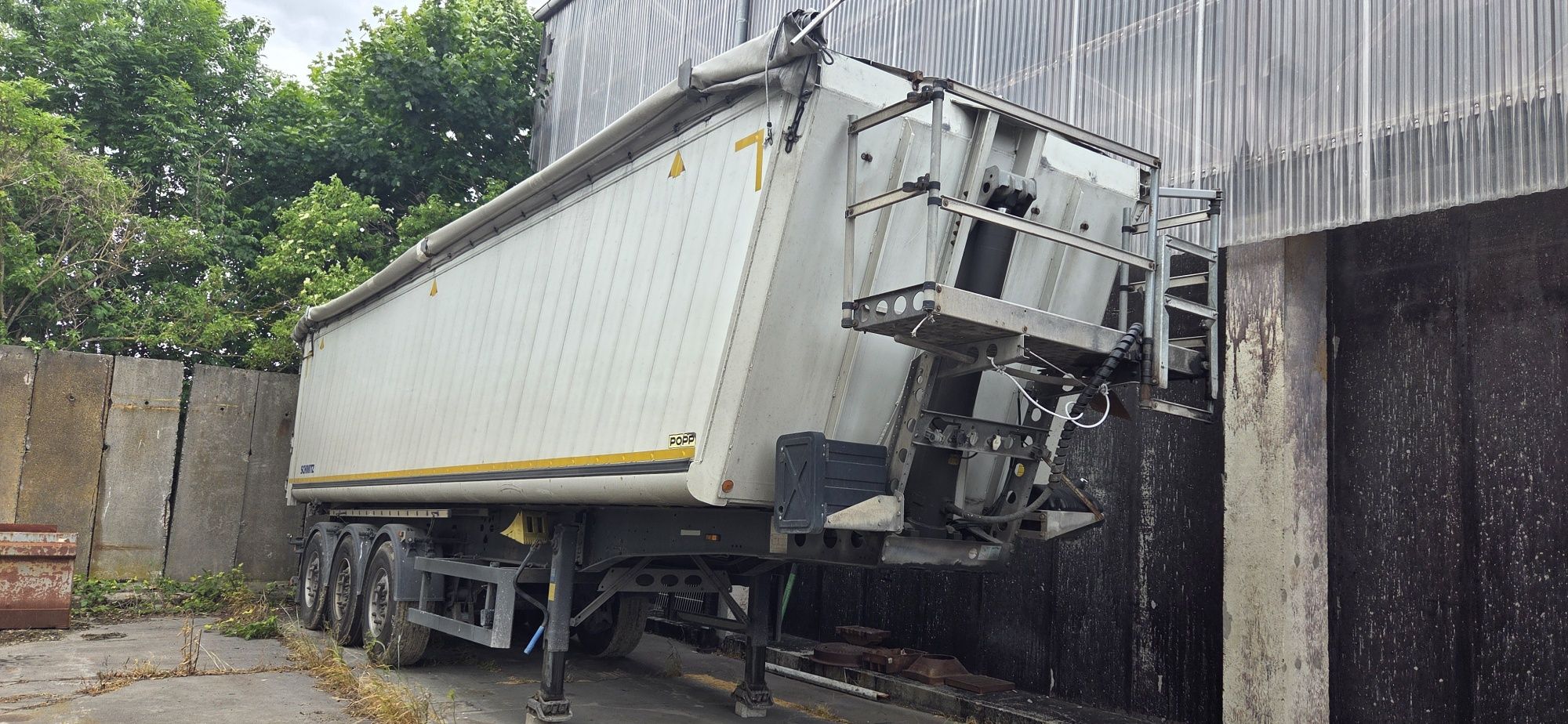 Naczepa wywrotka Schmitz Cargobull Ski 24