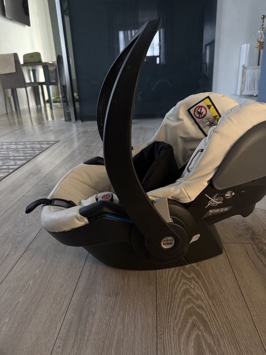 Продаю стильну дитячу коляску у збереженому стані