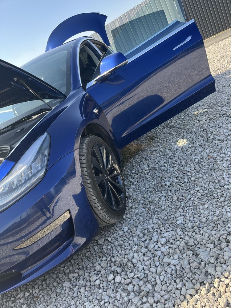 Tesla model 3 mid range