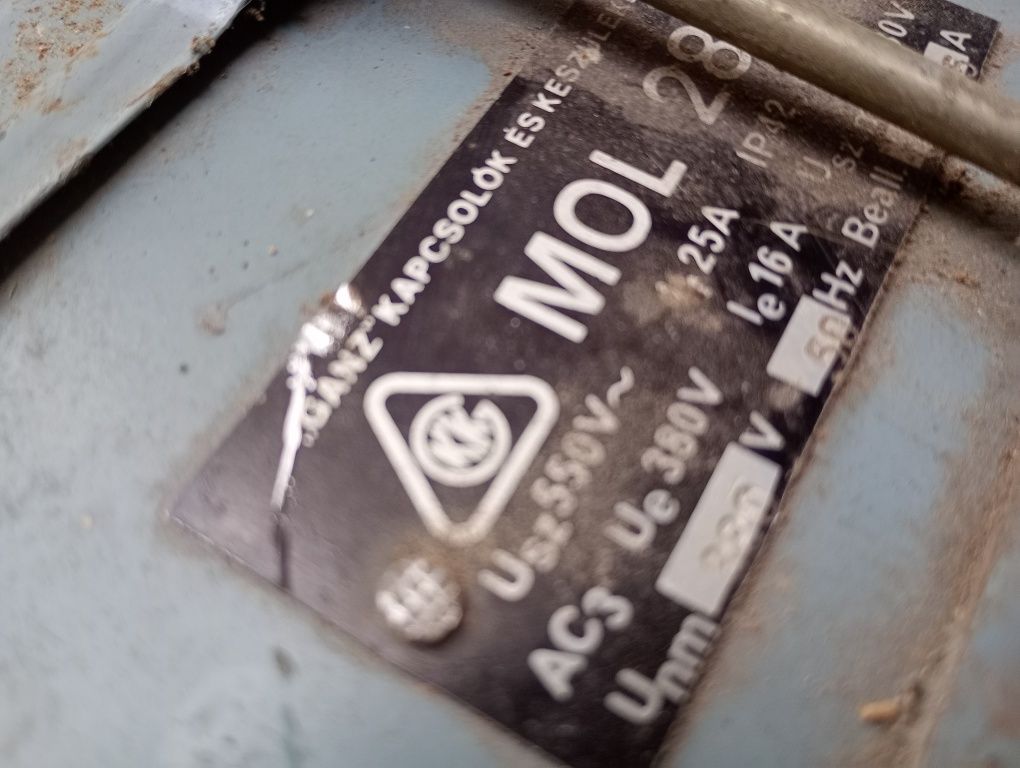Włącznik Olejowy MOL 28