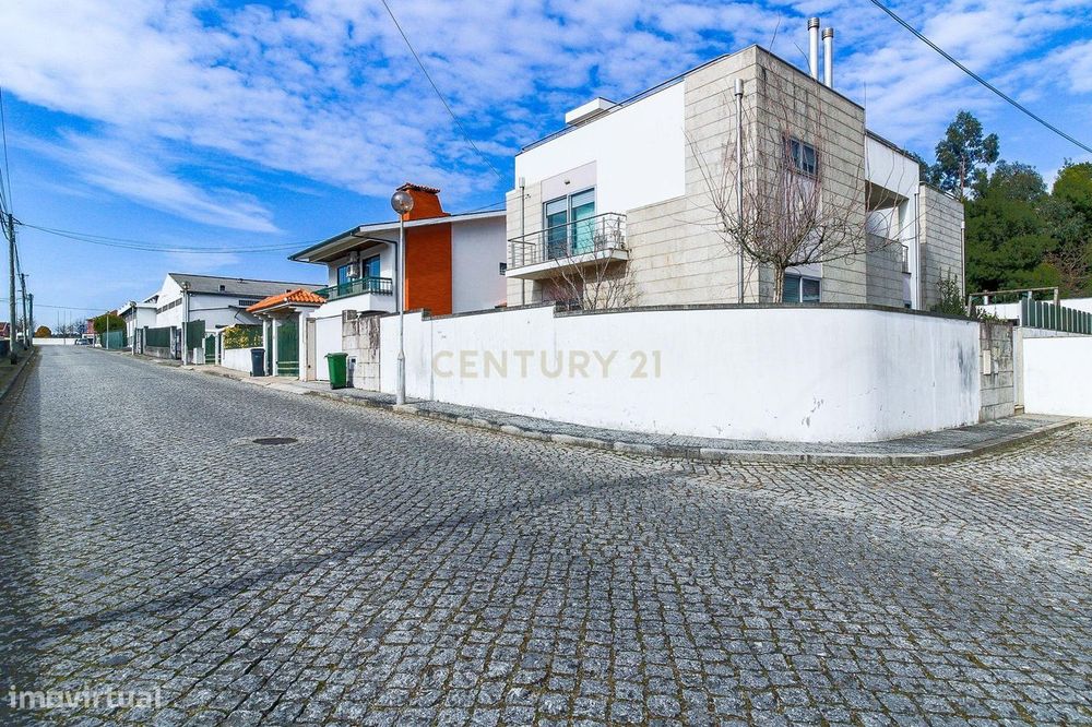 Moradia Isolada T4, com 3 Suites - EXCLUSIVO - sita no Castelo da Maia