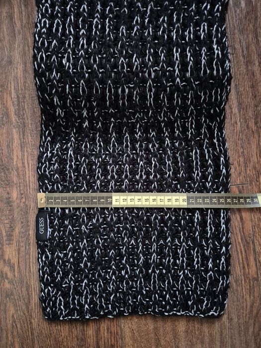 Guess oryginalny damski czarny szalik