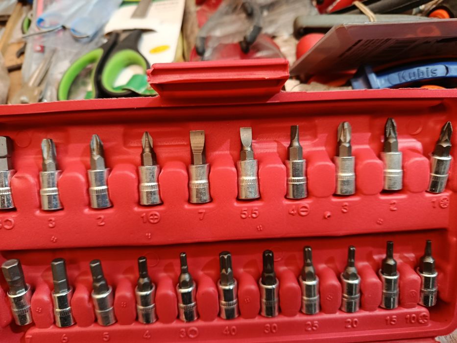 Набор инструментов.