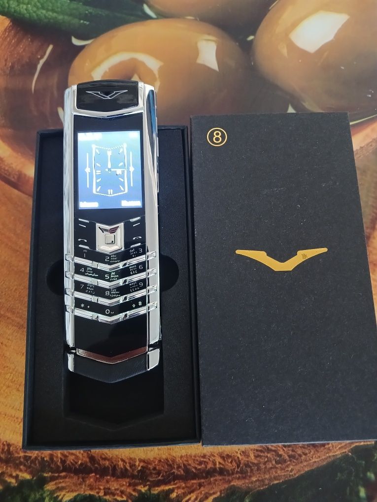 Продам Vertu Signature