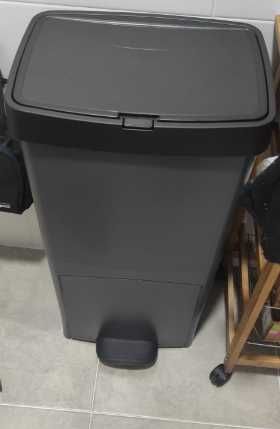 70L trashcan with 2 compartments
