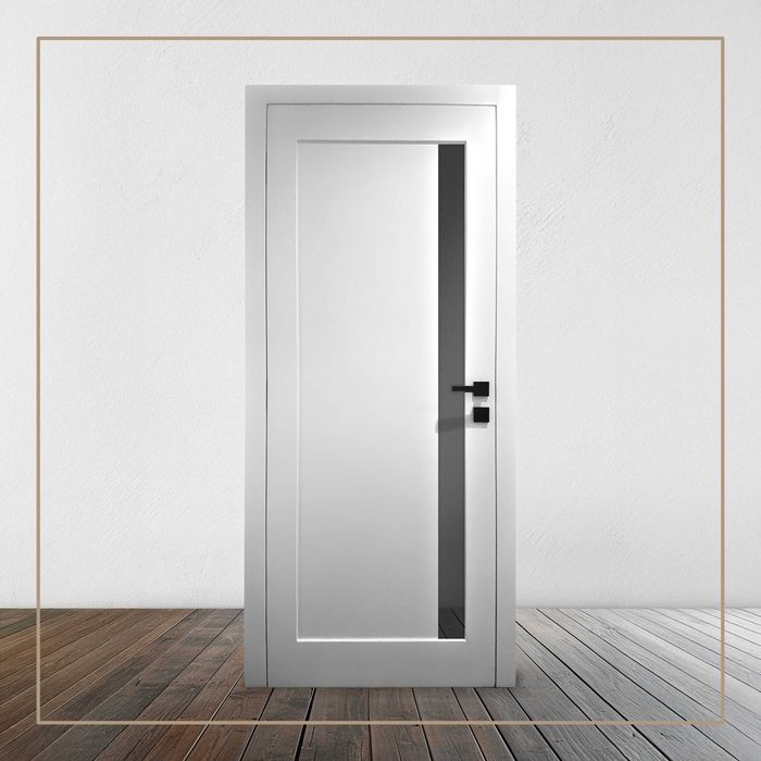 Drzwi drewniane bezprzylgowe białe szyba - transport + montaż c