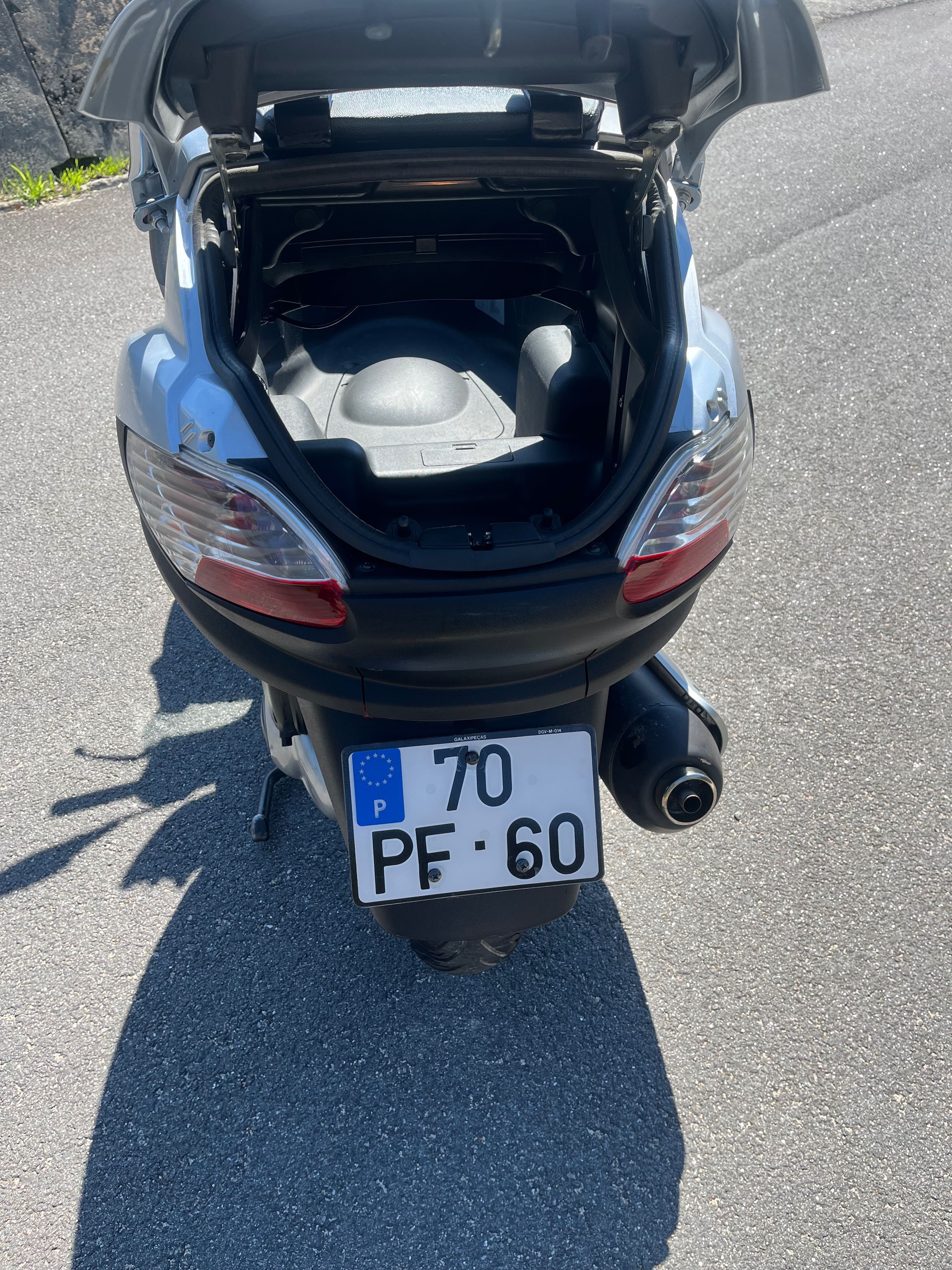 Piaggio MP3 125cc carta de carro