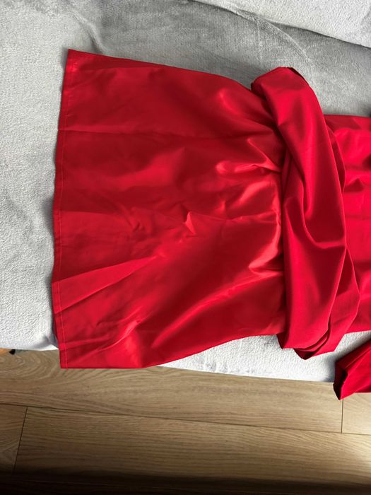 Czerwona sukienka wizytowa