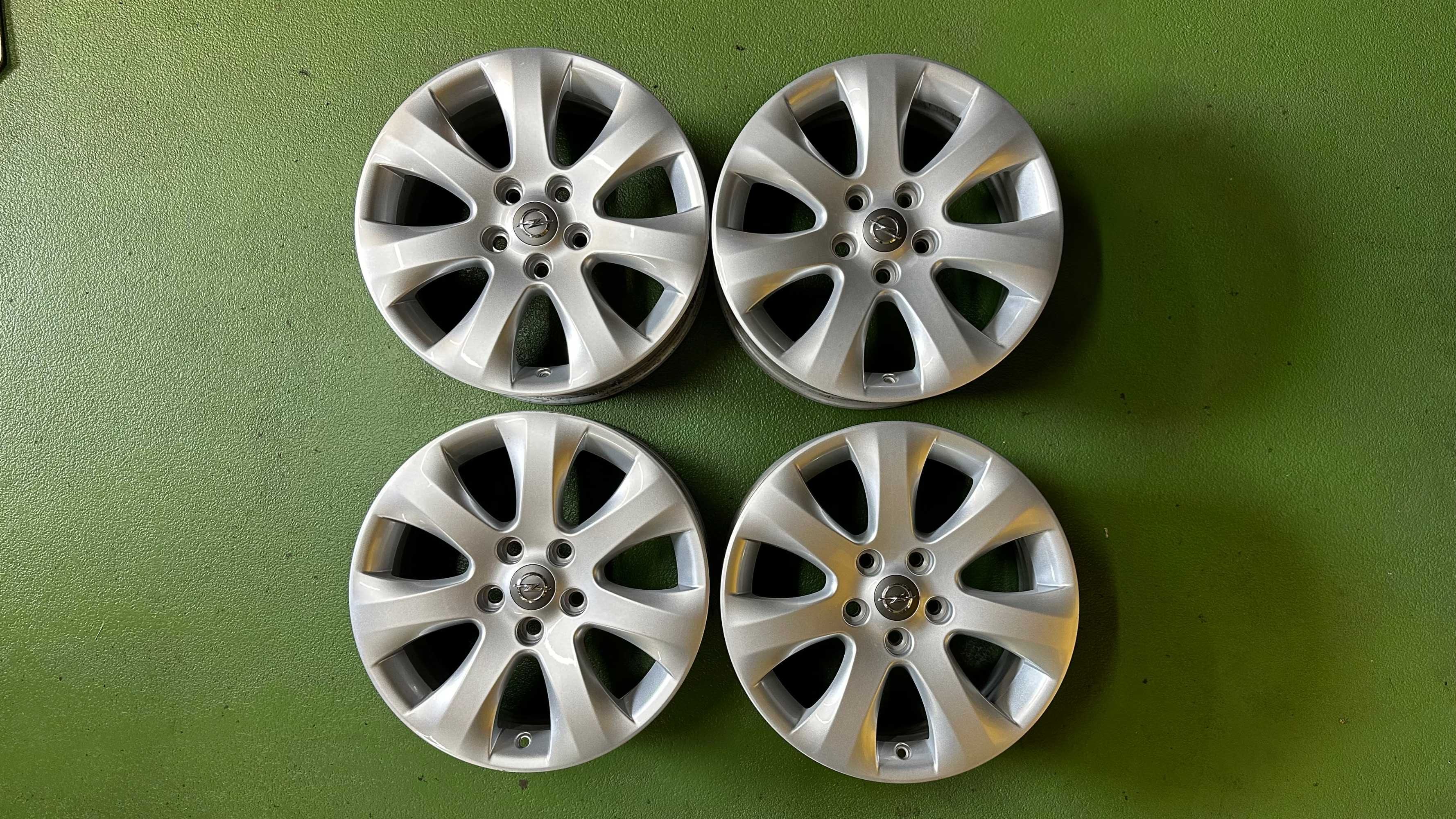 Felgi aluminiowe 17'' 7Jx17 5x115x70,2 ET44 Opel Insignia Astra itp.