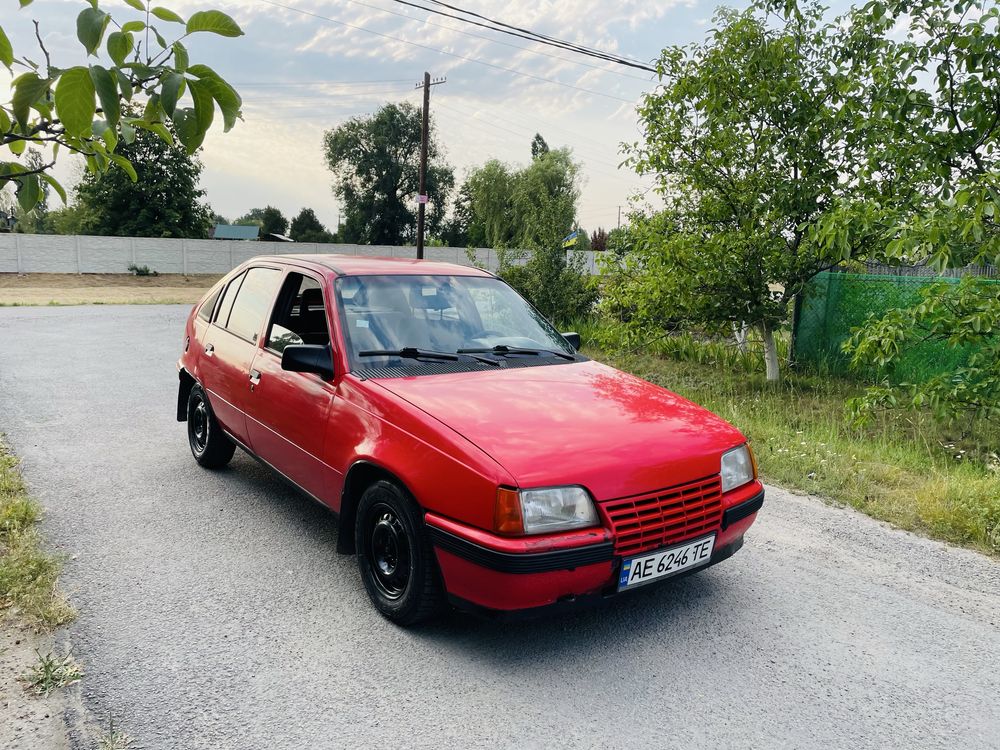 Продам Opel Kadett в хорошем состоянии вложений не требует
