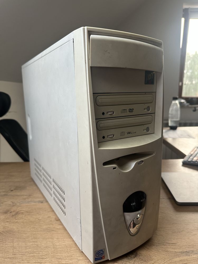 Obudowa komouterowa stacjonarna retro
