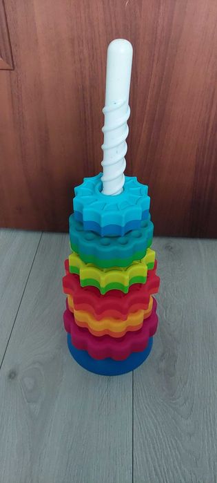 Fat brain toys zakręcona wieża spin again