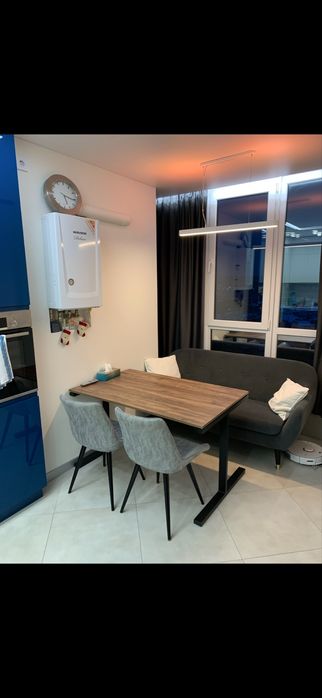 Стол для кухни или рабочий , столешница дсп , хорошо моется ,