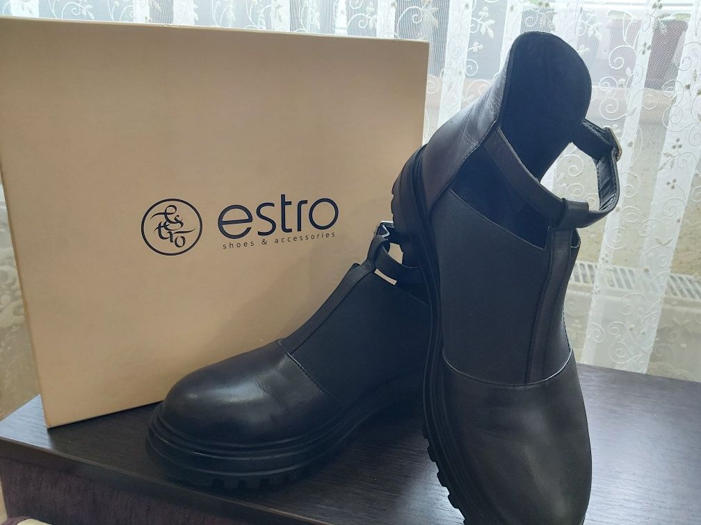 Туфлі чорні Estro