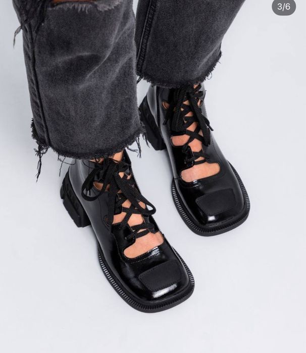 Стильні черевики на шнурівці. Натуральна лакова шкіра.