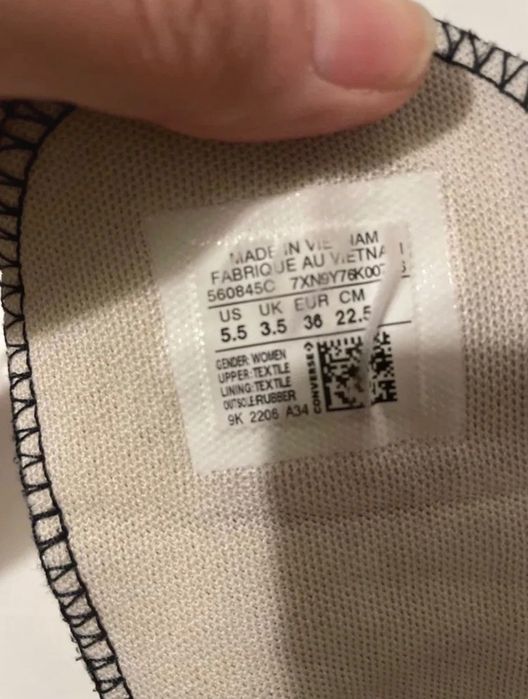 Converse pretas de plataforma